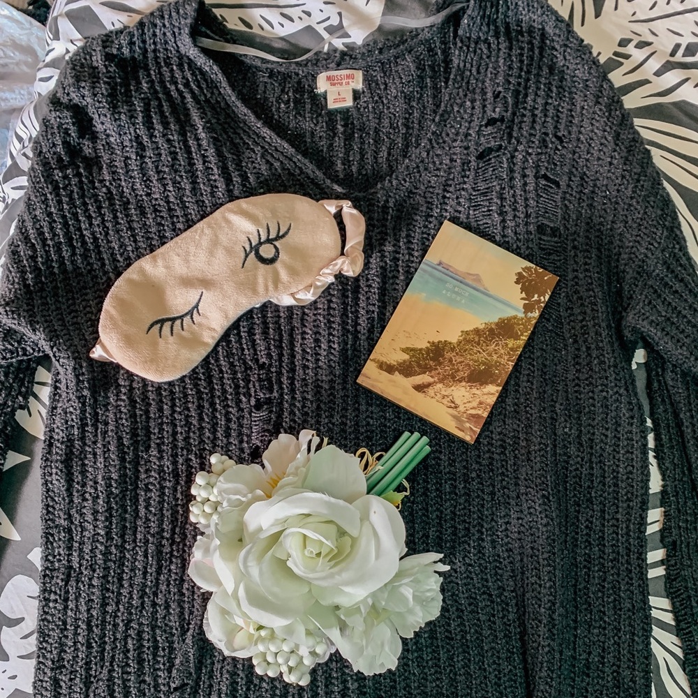 Black open knitt